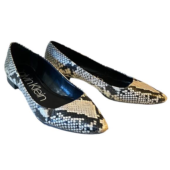 Calvin Klein Slip On Emerin Black White Snake Print Flats Size 9 - Picture 2 of 10